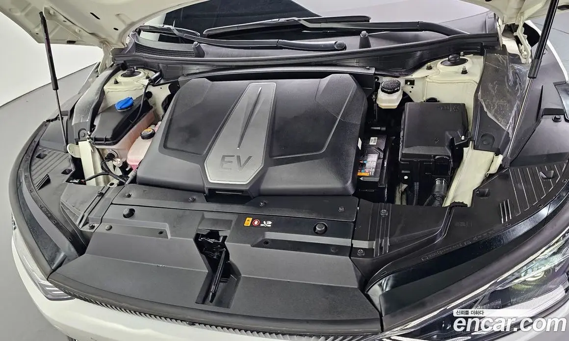 Kia EV6 2023 0.1 автомат (гидро), фото 6 Kia EV6 2023 0.1 автомат (гидро), фото 6