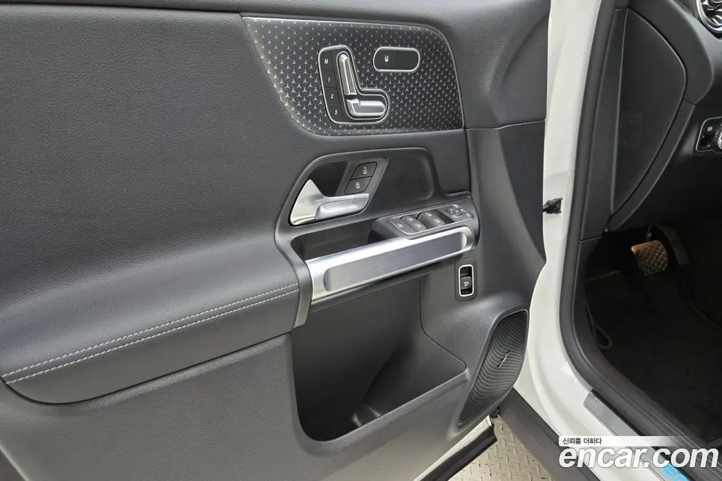 Mercedes-Benz EQB 2025 0.4 автомат (гидро), фото 15