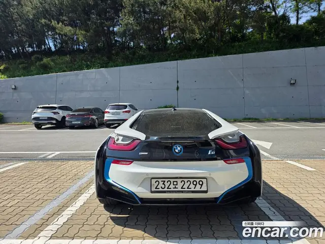 BMW i8 2016 1.5 автомат (гидро), миниатюра 4
