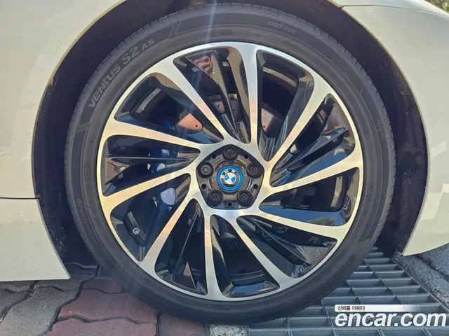 BMW i8 2016 1.5 автомат (гидро), миниатюра 5