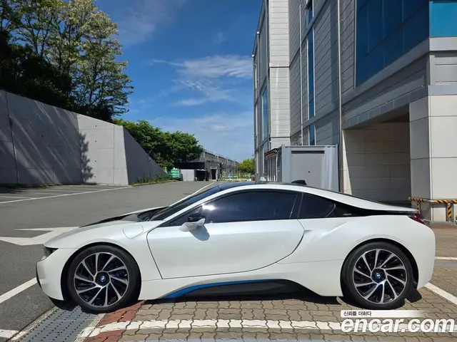 BMW i8 2016 1.5 автомат (гидро), миниатюра 6
