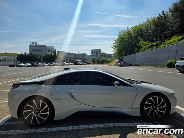 BMW i8 2016 1.5 автомат (гидро), миниатюра 10
