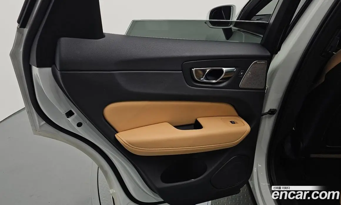 Volvo XC60 2021 2.0 автомат (гидро), фото 14