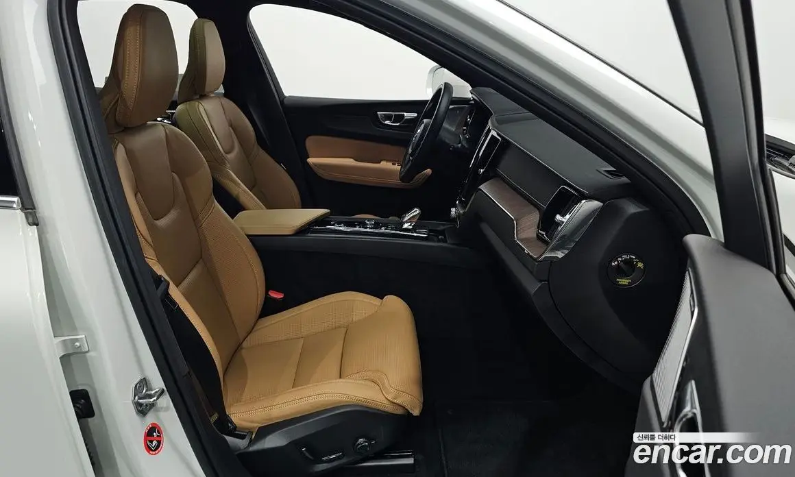 Volvo XC60 2021 2.0 автомат (гидро), фото 15