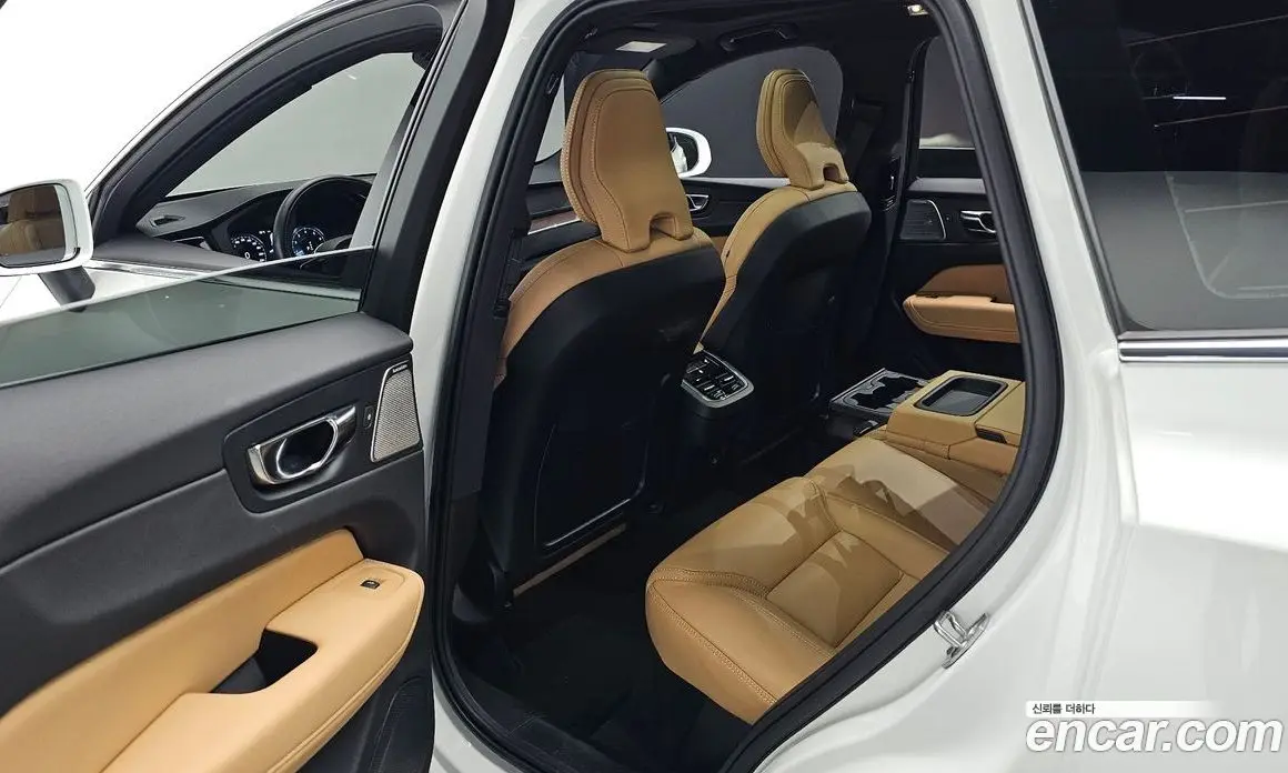Volvo XC60 2021 2.0 автомат (гидро), фото 16
