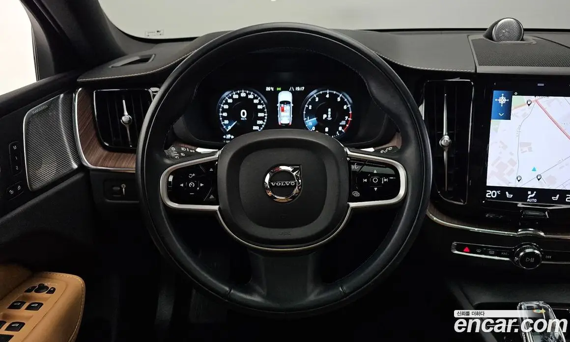 Volvo XC60 2021 2.0 автомат (гидро), фото 18