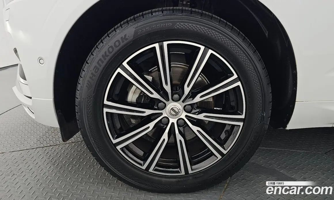 Volvo XC60 2021 2.0 автомат (гидро), фото 4