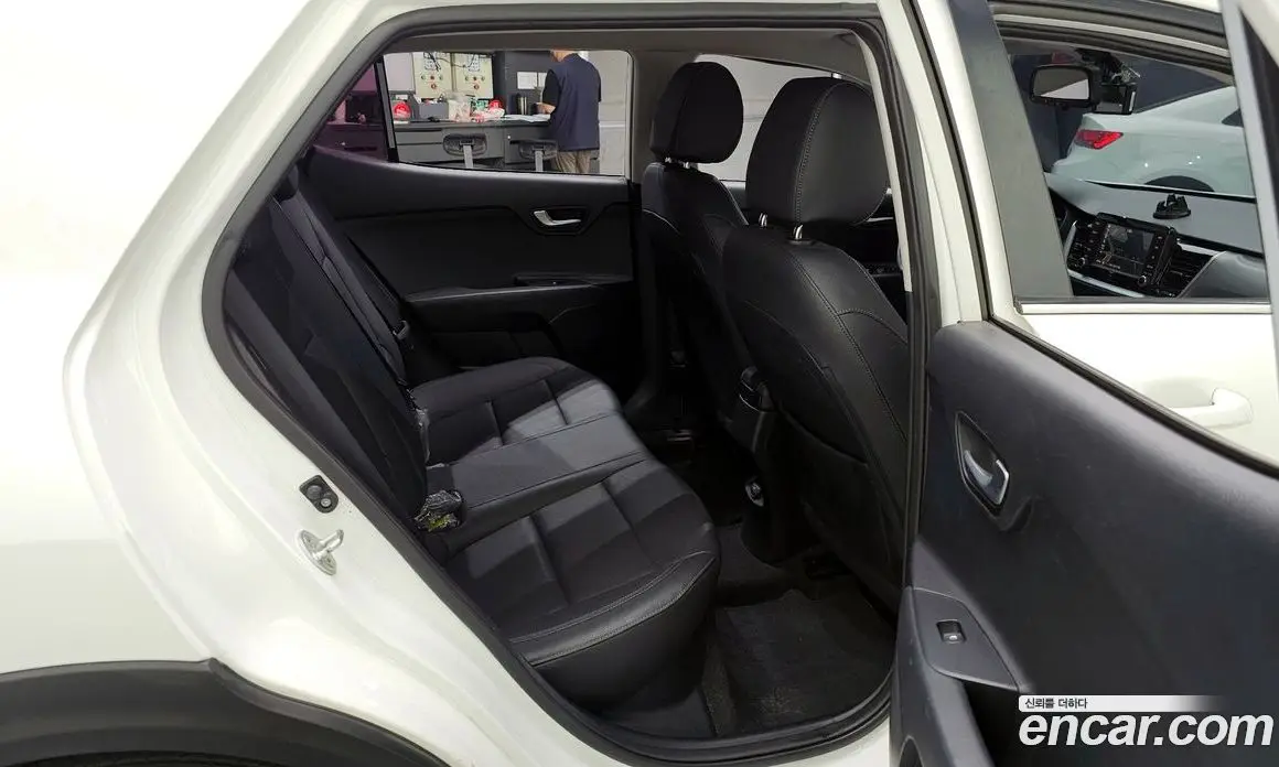 Kia Stonic 2018 1.6 автомат (гидро), фото 12