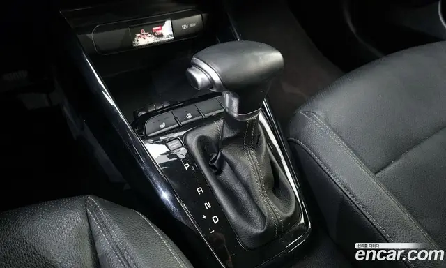Kia Stonic 2018 1.6 автомат (гидро), миниатюра 9