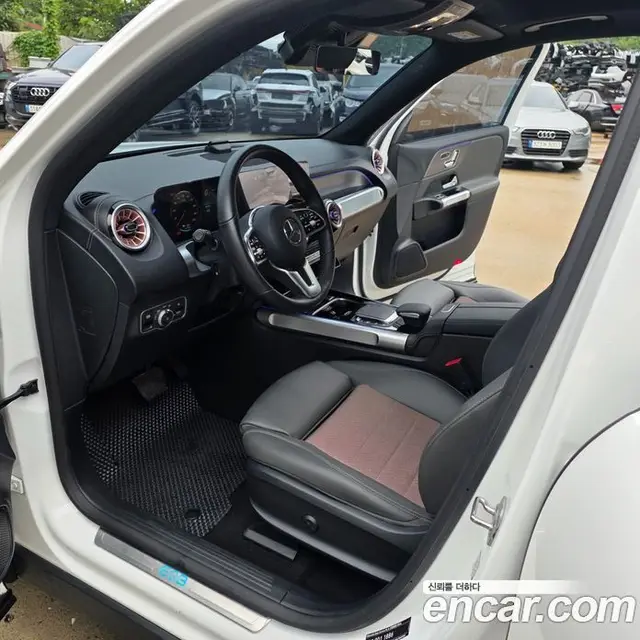 Mercedes-Benz EQB 2024 0.2 автомат (гидро), миниатюра 9