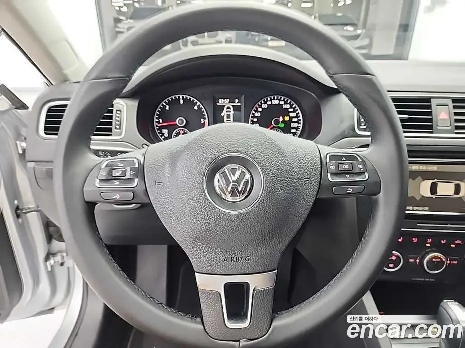 Volkswagen Jetta 2014 2.0 автомат (гидро), фото 9