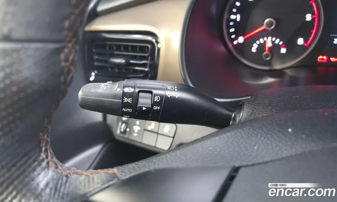 Kia Stonic 2017 1.6 автомат (гидро), фото 16