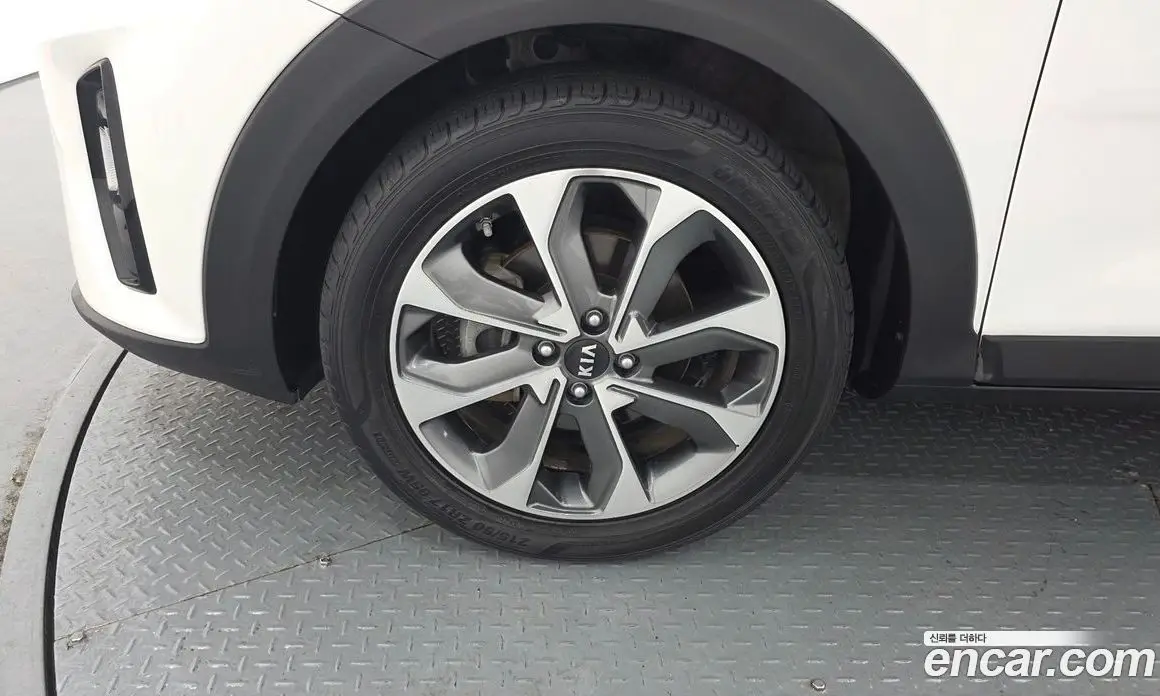 Kia Stonic 2017 1.6 автомат (гидро), фото 5
