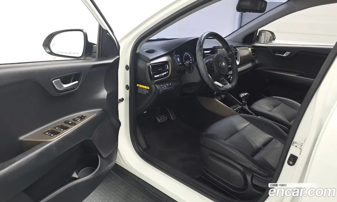 Kia Stonic 2017 1.6 автомат (гидро), фото 10