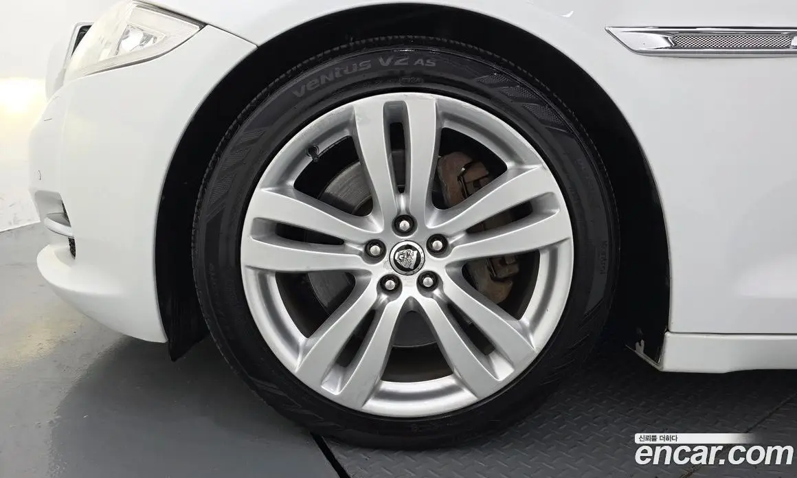 Jaguar XJ 2013 3.0 автомат (гидро), фото 5