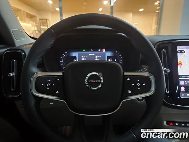 Volvo XC40 2025 2.0 автомат (гидро), миниатюра 12