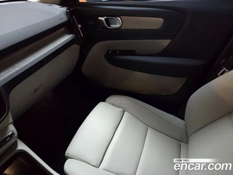 Volvo XC40 2025 2.0 автомат (гидро), фото 13 Volvo XC40 2025 2.0 автомат (гидро), фото 13
