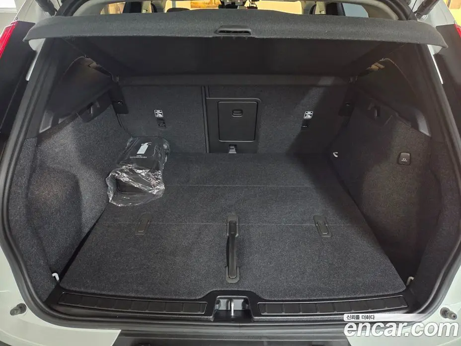Volvo XC40 2025 2.0 автомат (гидро), фото 18 Volvo XC40 2025 2.0 автомат (гидро), фото 18