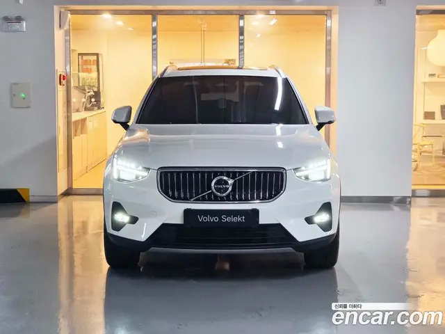 Volvo XC40 2025 2.0 автомат (гидро), миниатюра 3 Volvo XC40 2025 2.0 автомат (гидро), миниатюра 3