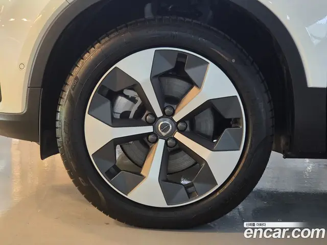 Volvo XC40 2025 2.0 автомат (гидро), миниатюра 5 Volvo XC40 2025 2.0 автомат (гидро), миниатюра 5