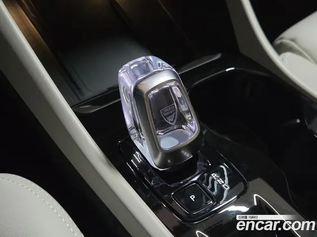 Volvo XC40 2025 2.0 автомат (гидро), миниатюра 9 Volvo XC40 2025 2.0 автомат (гидро), миниатюра 9