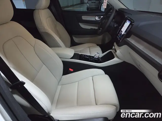 Volvo XC40 2025 2.0 автомат (гидро), миниатюра 10 Volvo XC40 2025 2.0 автомат (гидро), миниатюра 10