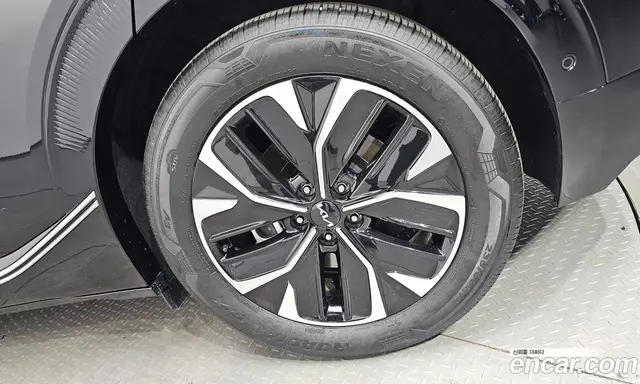 Kia EV6 2023 0.1 автомат (гидро), миниатюра 6