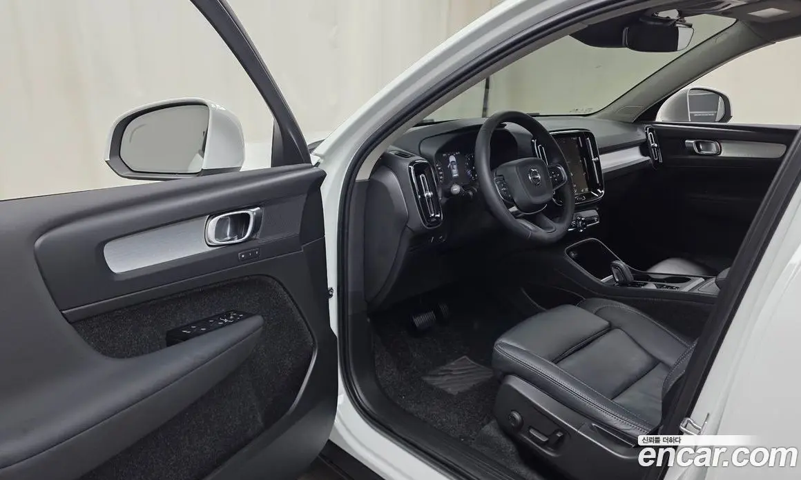 Volvo XC40 2021 2.0 автомат (гидро), фото 12