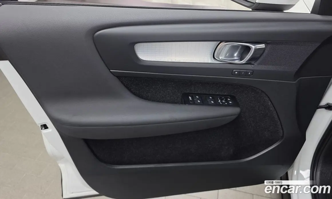 Volvo XC40 2021 2.0 автомат (гидро), фото 13