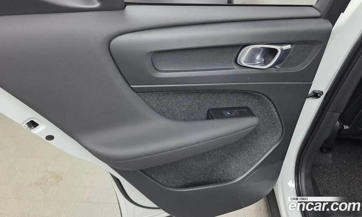 Volvo XC40 2021 2.0 автомат (гидро), фото 14