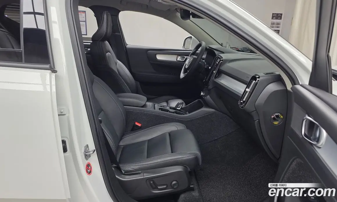 Volvo XC40 2021 2.0 автомат (гидро), фото 16