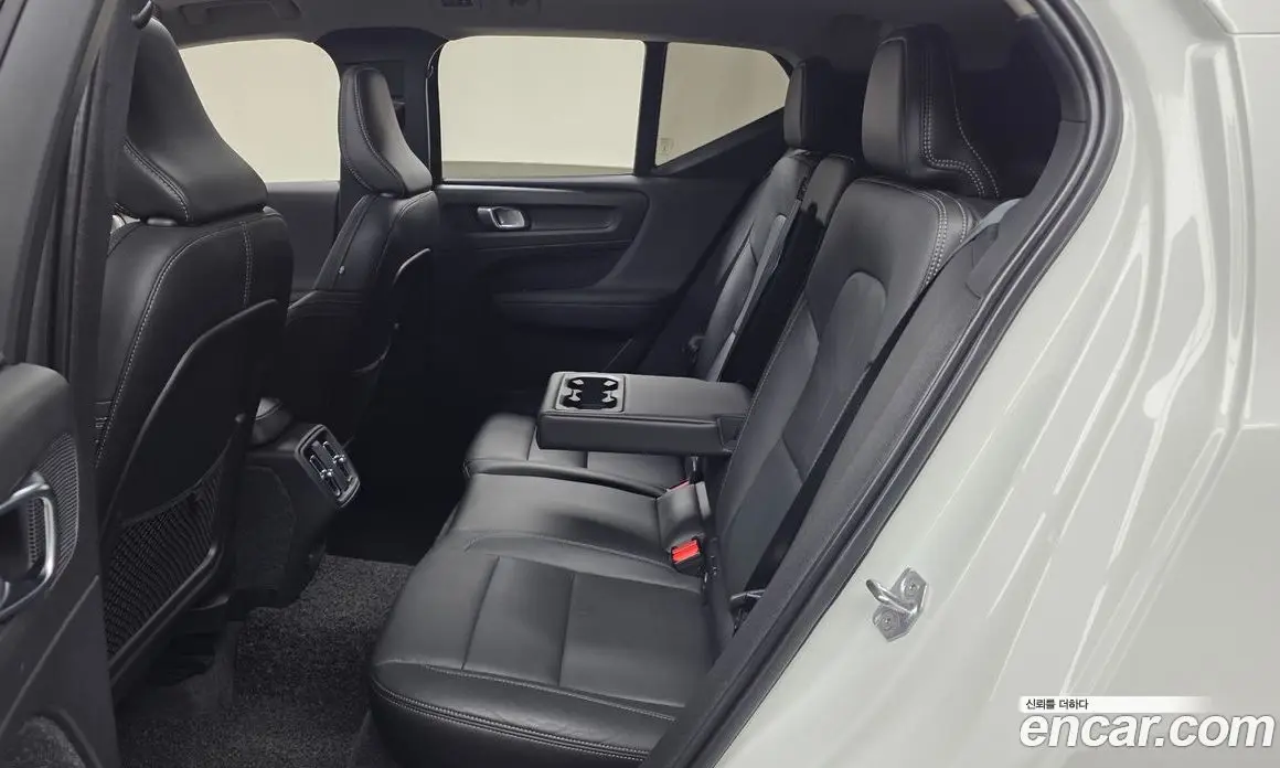 Volvo XC40 2021 2.0 автомат (гидро), фото 17