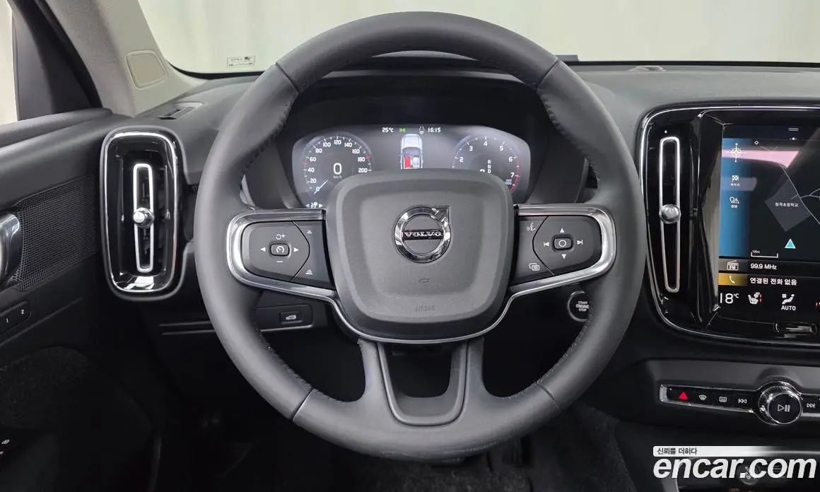 Volvo XC40 2021 2.0 автомат (гидро), фото 18