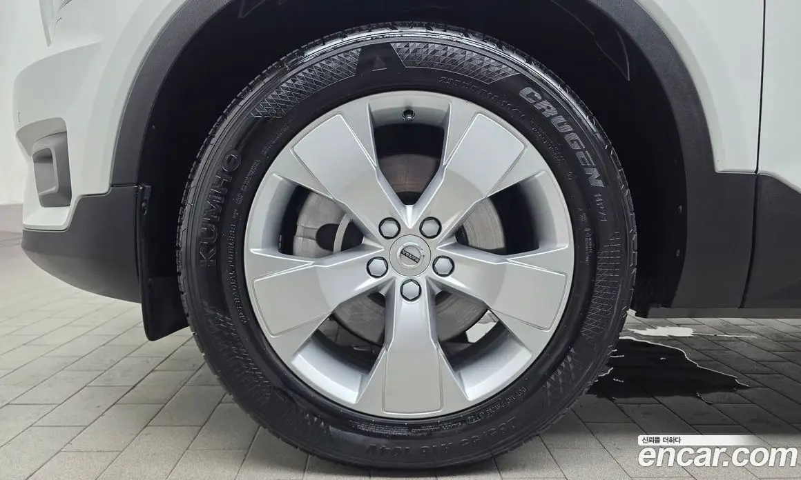 Volvo XC40 2021 2.0 автомат (гидро), фото 4