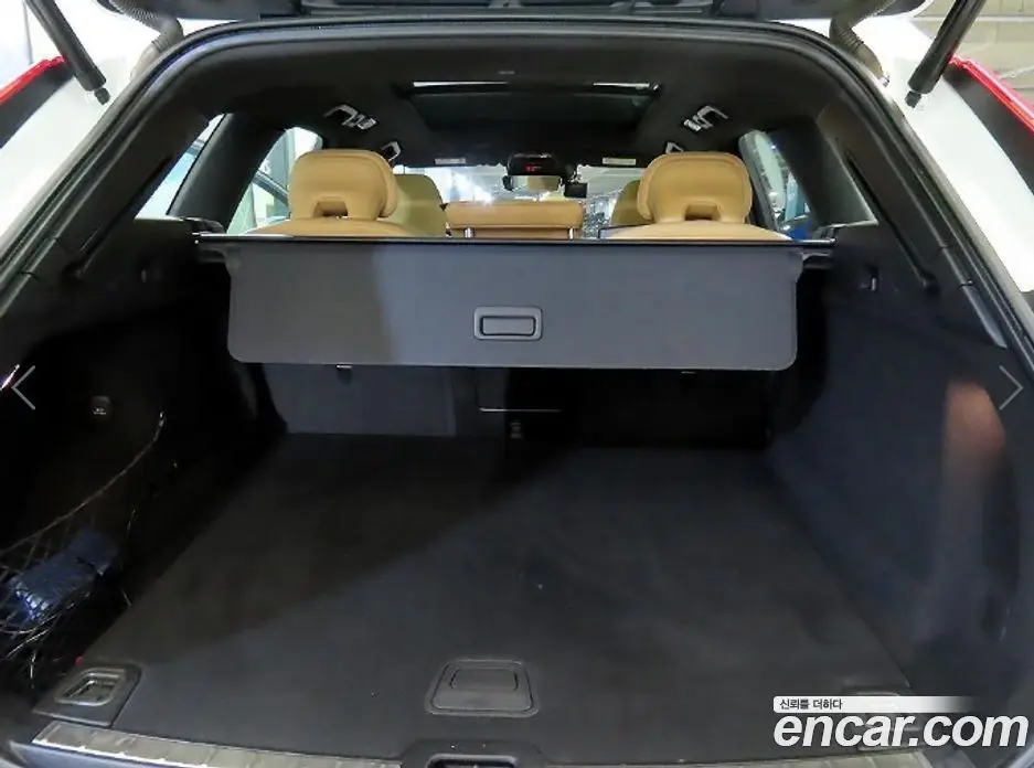 Volvo XC60 2019 2.0 автомат (гидро), фото 17