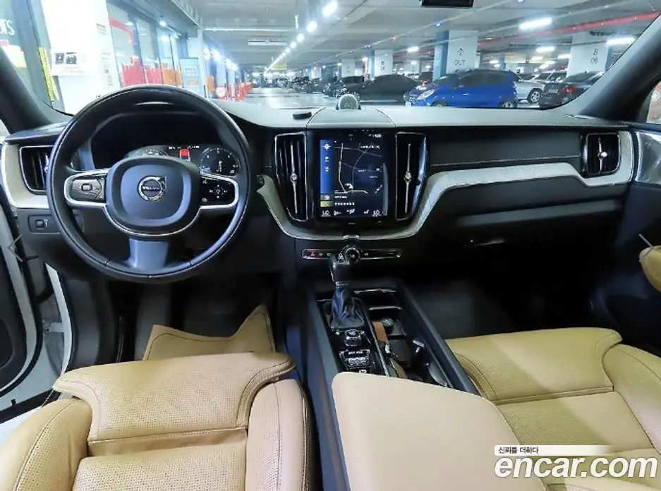 Volvo XC60 2019 2.0 автомат (гидро), фото 10