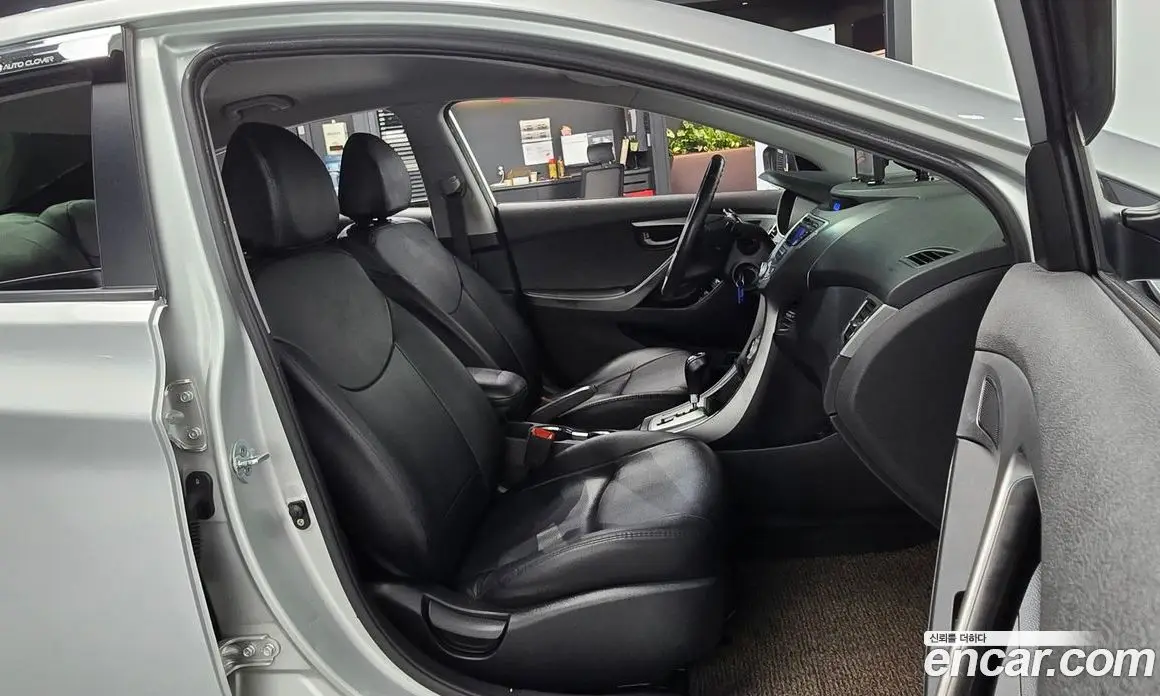 Hyundai Avante 2010 1.6 автомат (гидро), фото 11