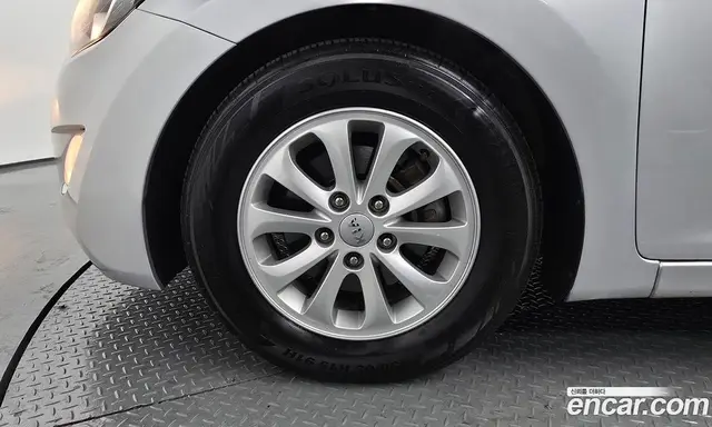 Hyundai Avante 2010 1.6 автомат (гидро), миниатюра 5