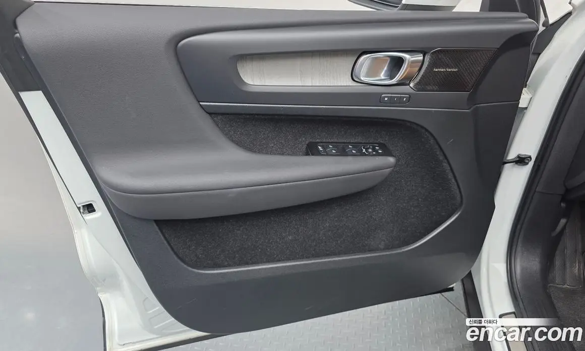 Volvo XC40 2021 2.0 автомат (гидро), фото 14