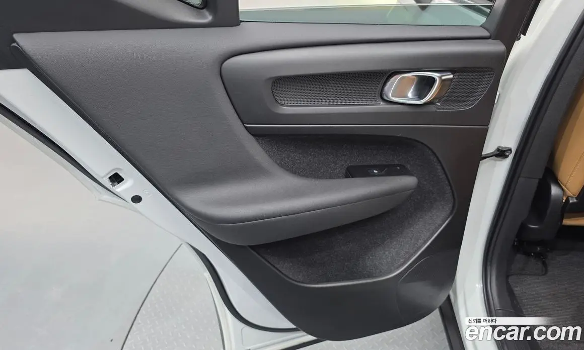 Volvo XC40 2021 2.0 автомат (гидро), фото 15