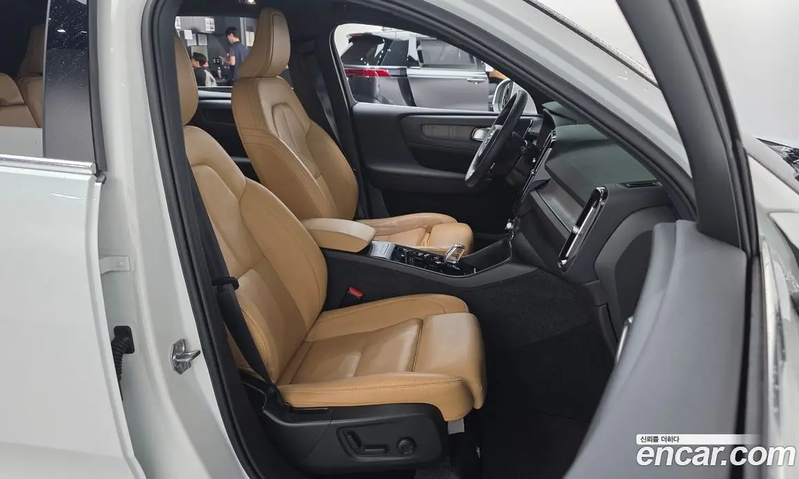 Volvo XC40 2021 2.0 автомат (гидро), фото 16