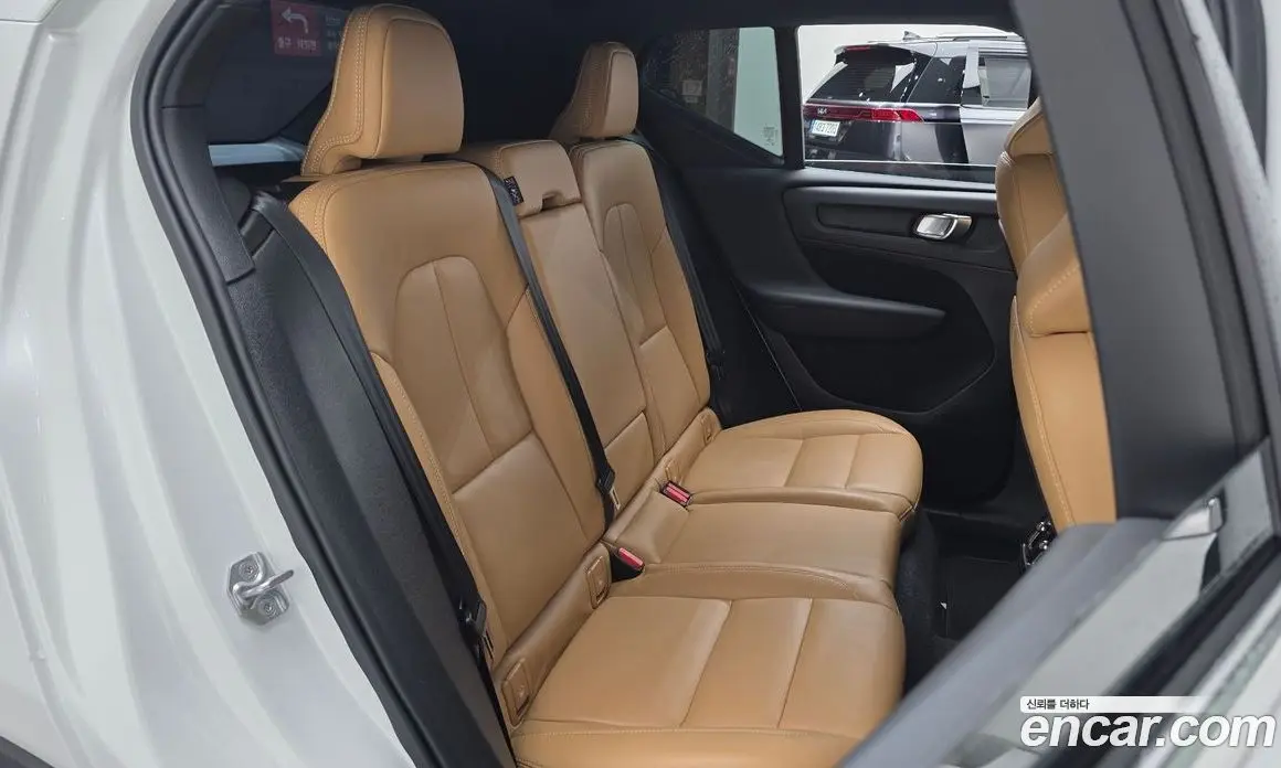 Volvo XC40 2021 2.0 автомат (гидро), фото 17