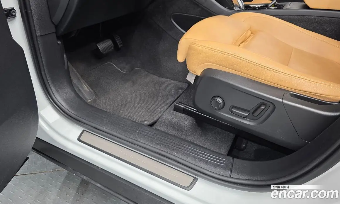 Volvo XC40 2021 2.0 автомат (гидро), фото 19