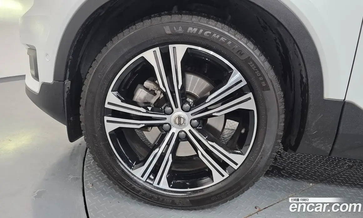 Volvo XC40 2021 2.0 автомат (гидро), фото 5