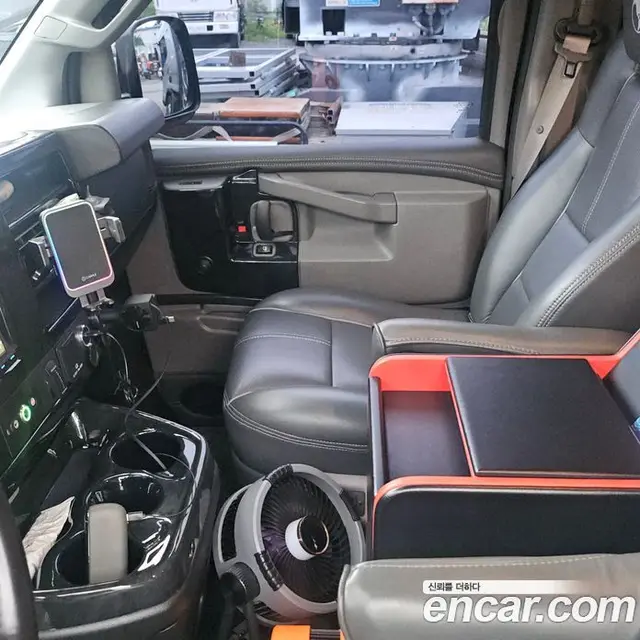 Chevrolet Express Van 2018 6.0 автомат (гидро), миниатюра 7