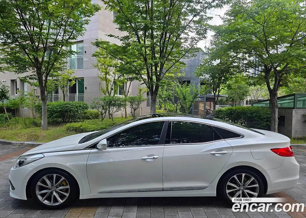 Hyundai Grandeur 2015 2.2 автомат (гидро), фото 3