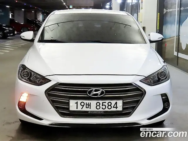 Hyundai Avante 2016 1.6 автомат (гидро), миниатюра 2
