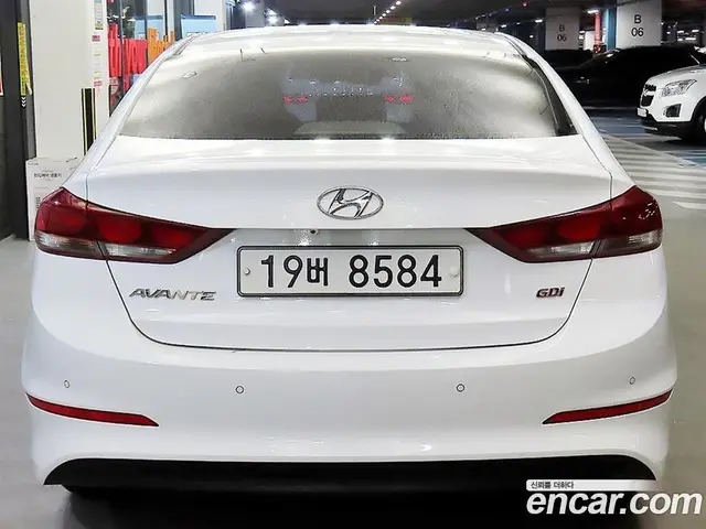 Hyundai Avante 2016 1.6 автомат (гидро), миниатюра 5
