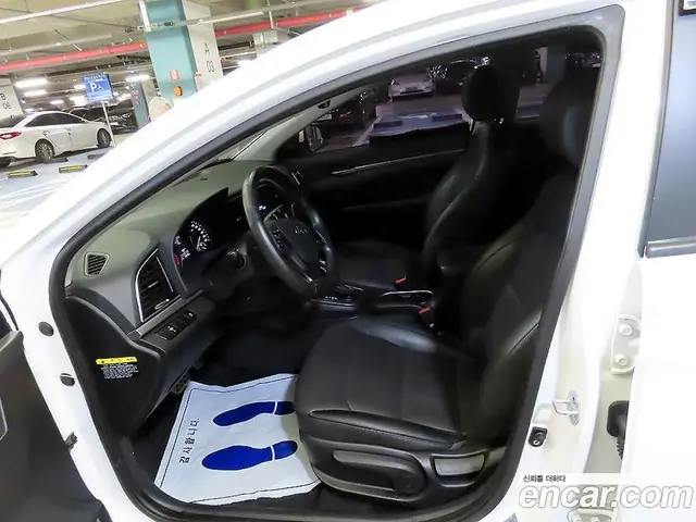 Hyundai Avante 2016 1.6 автомат (гидро), миниатюра 6
