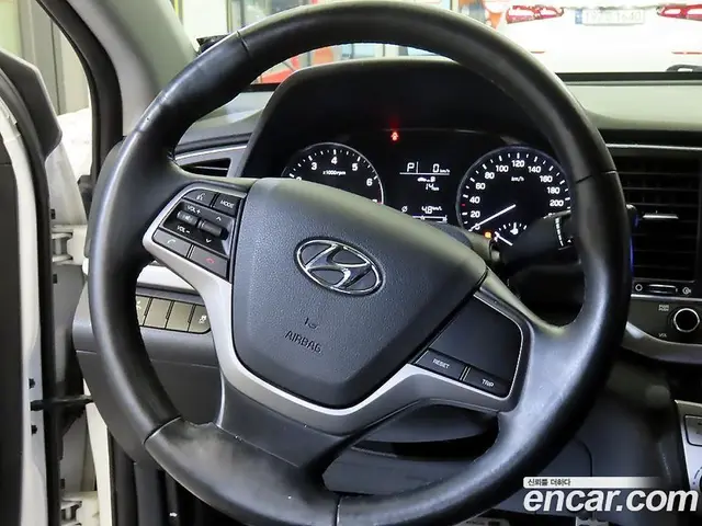 Hyundai Avante 2016 1.6 автомат (гидро), миниатюра 8